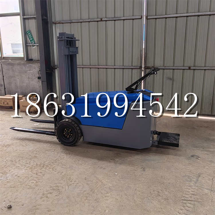 宁强县全电动叉车插腿式堆高车液压装卸车1.5吨升高小型站驾式铲车